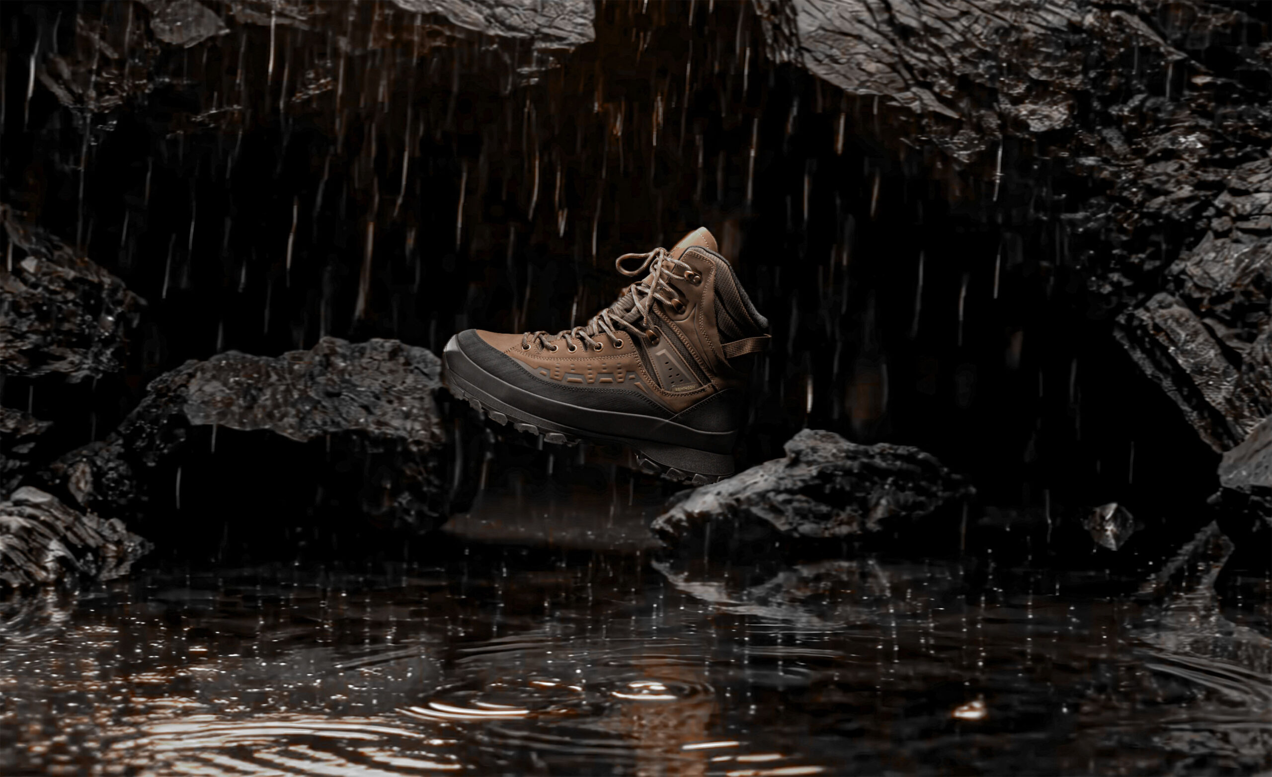 PREDATOR-MOUNTAINEERING-8BOOTS-01-B2B-3600x2200 (1)