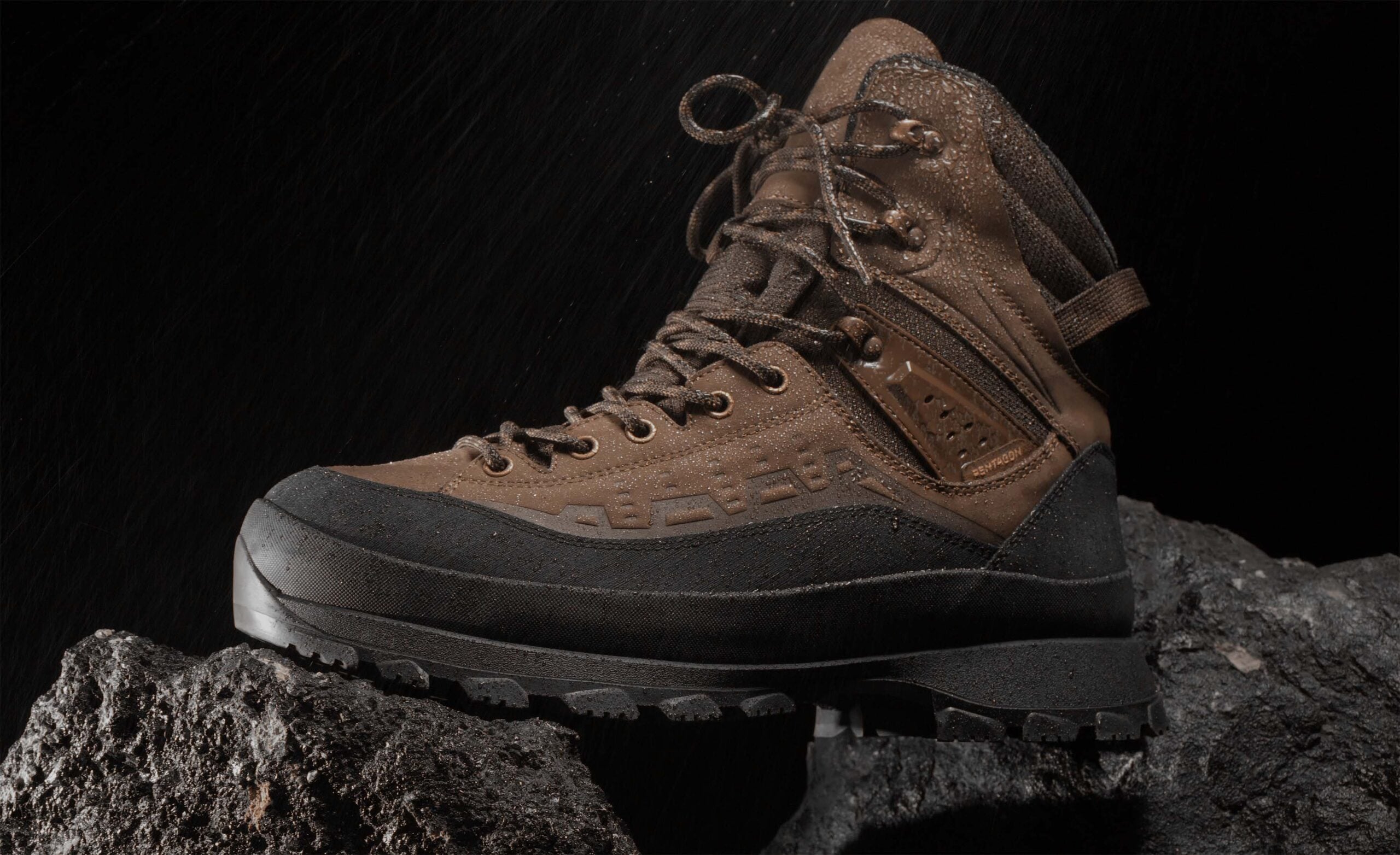 PREDATOR-MOUNTAINEERING-8BOOTS-02-B2B-3600x2200 (1)