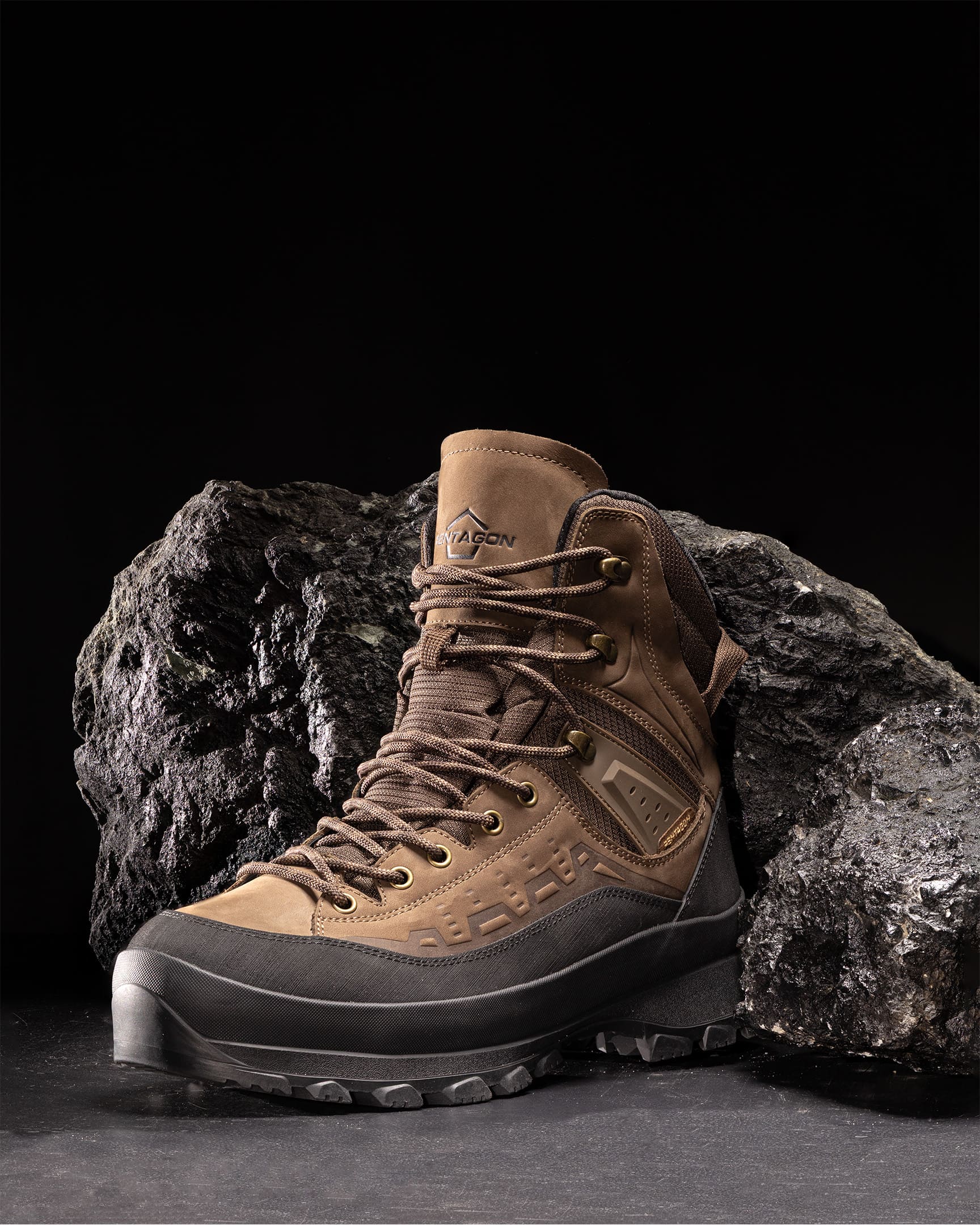 PREDATOR-MOUNTAINEERING-8BOOTS-03--1728x2160 (1)