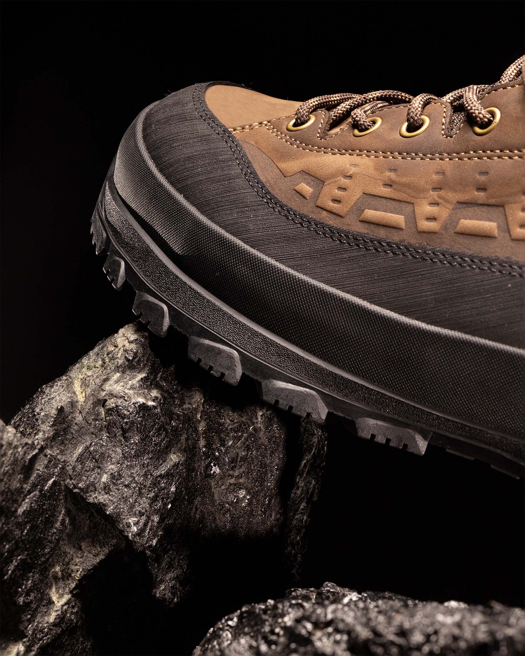 PREDATOR-MOUNTAINEERING-8BOOTS-04-1728x2160 (1)