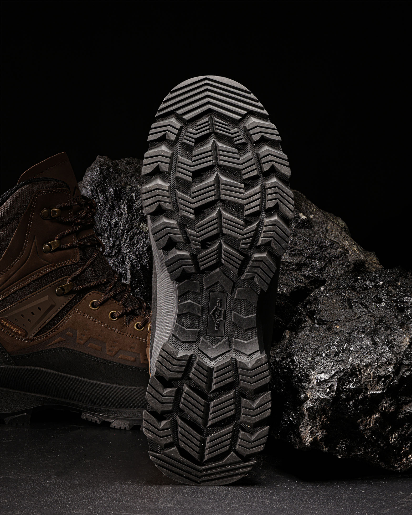 PREDATOR-MOUNTAINEERING-8BOOTS-05-1728x2160 (1)